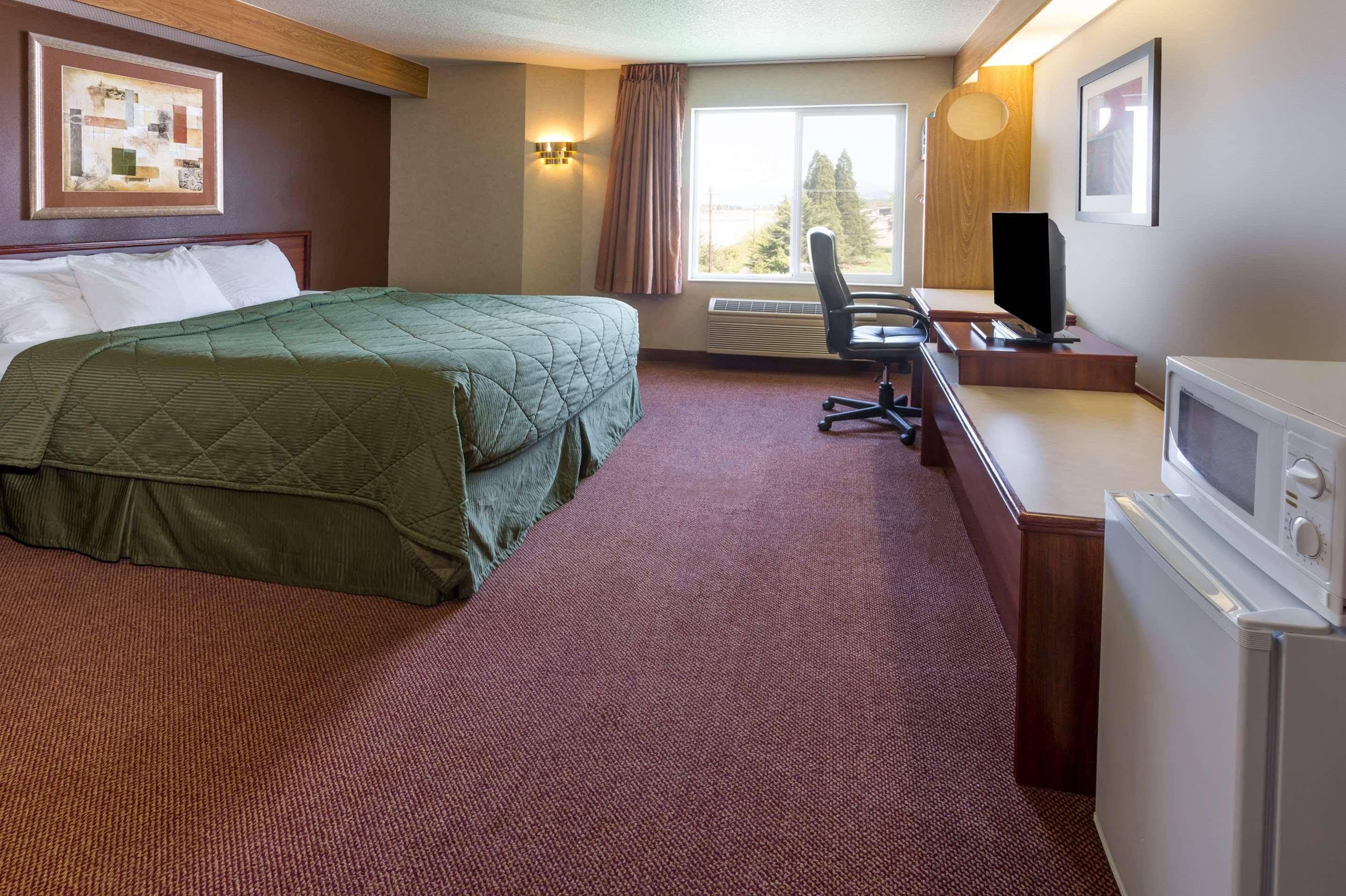 Days Inn By Wyndham Portland East Eksteriør billede