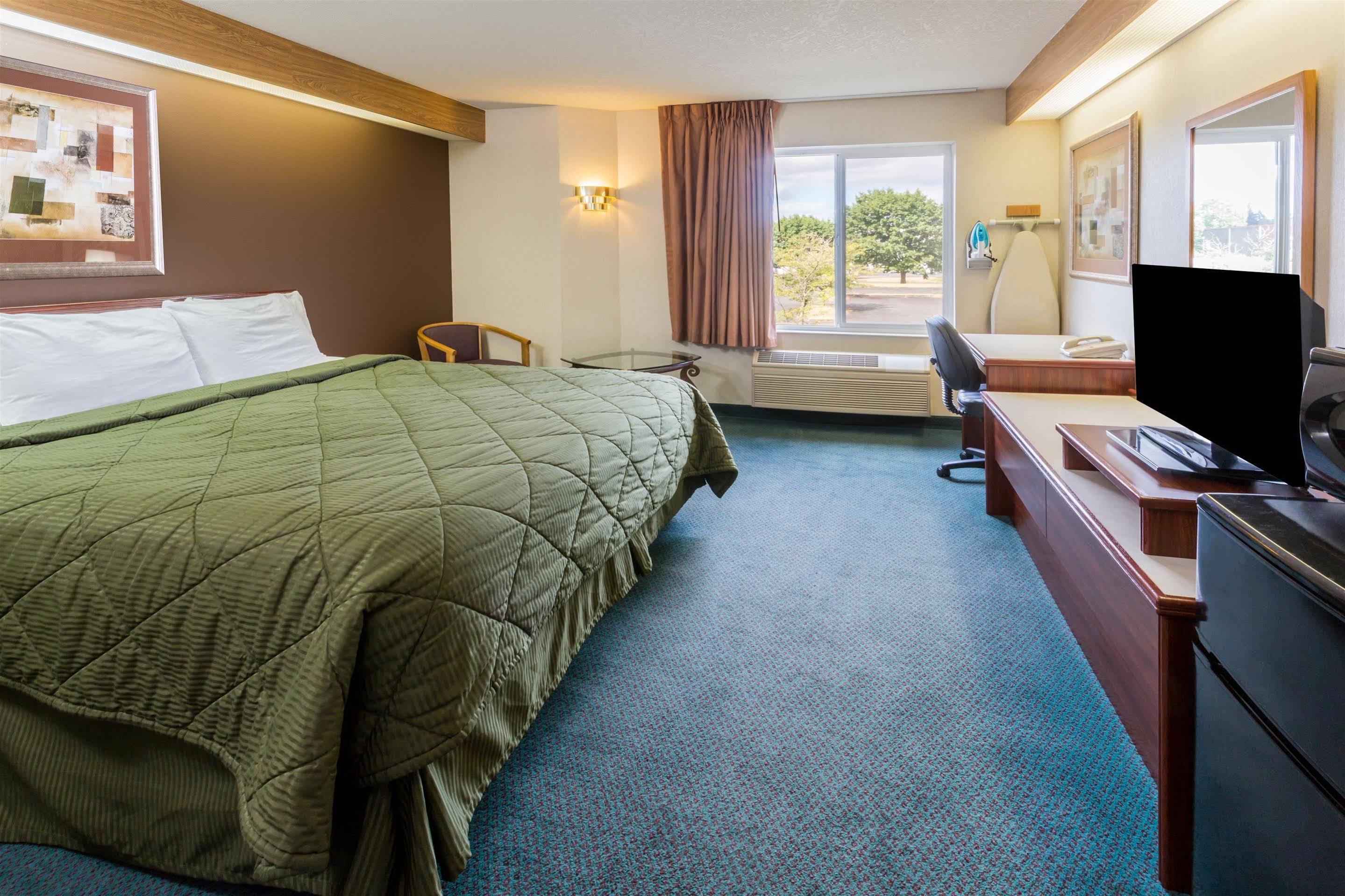 Days Inn By Wyndham Portland East Eksteriør billede